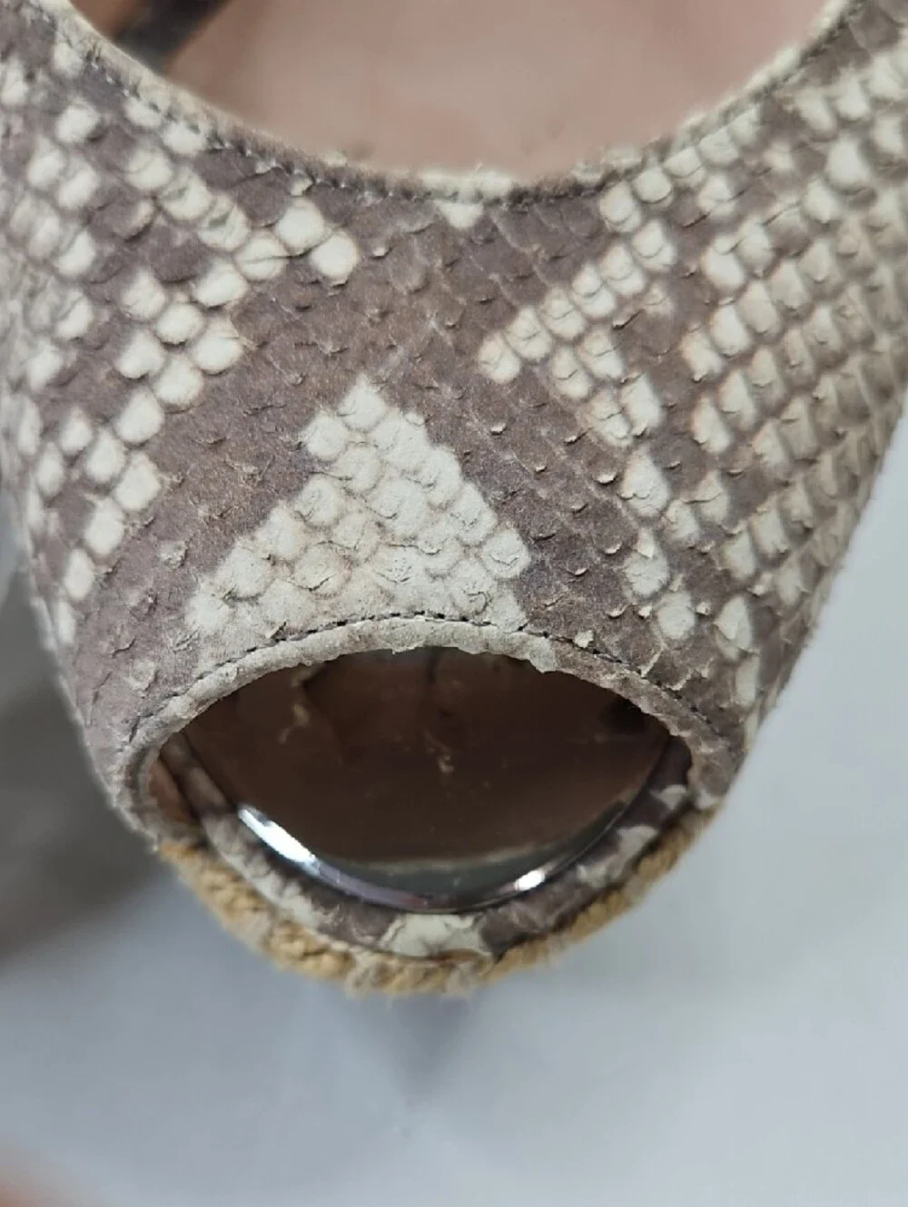 Stuart Weitzman Cream Snakeskin embossed leather espadrille sandal 39.5/9 - Picture 4 of 10